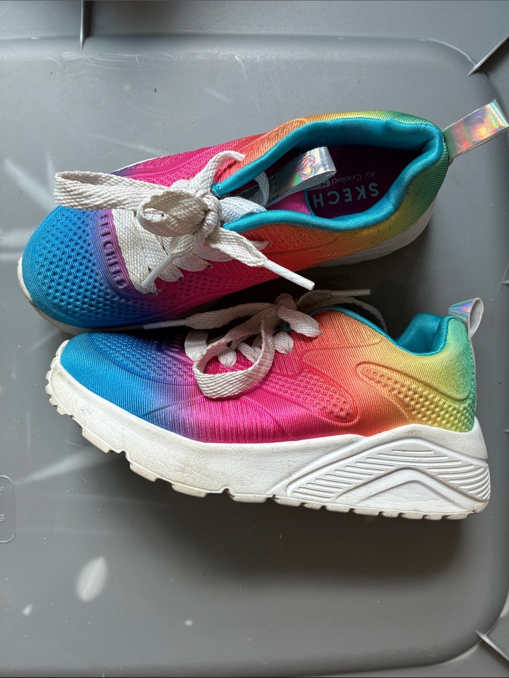 6️⃣ Skechers Kids Rainbow Gradient Lace-Up Sneakers 11.5